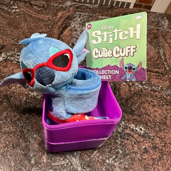 New-Stitch Cutie Cuff - Picture 1 of 6